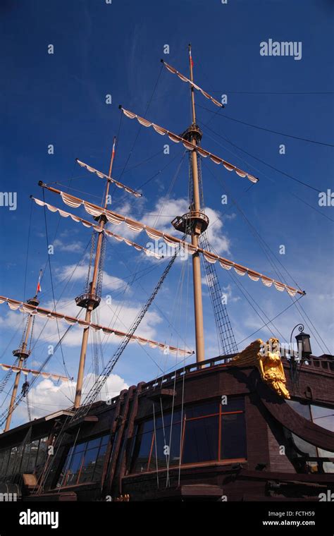 Three Masted Ship Sailing Hi Res Stock Photography And Images Alamy