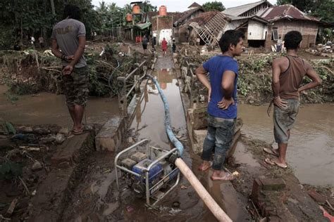 Death Toll From Indonesia Floods Landslides Rises To 43 Asia News Asiaone