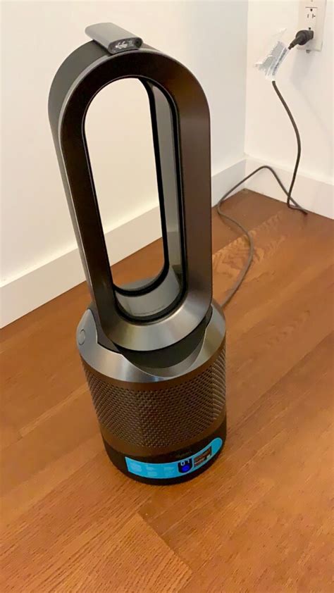 The dyson pure hot + cool is one air purifier that can also be used as a heater or cooling fan. Dyson air purifier HP02 | GoDolly