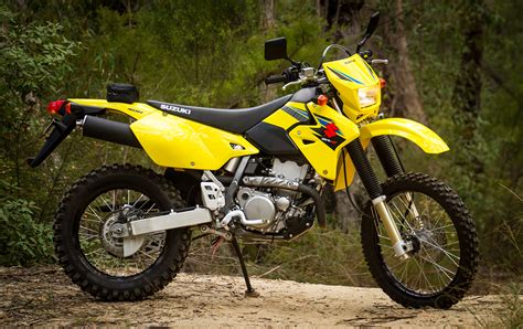Each of these riding niches has dirt bikes build specifically for that type of dirt bike riding. 2017 SUZUKI DR-Z400E | Dirt Action