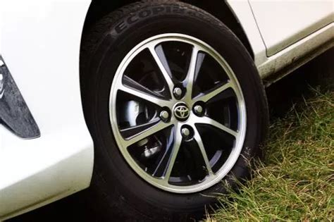 Komparasi Daihatsu Sigra Vs Toyota Calya Spesifikasi Fitur