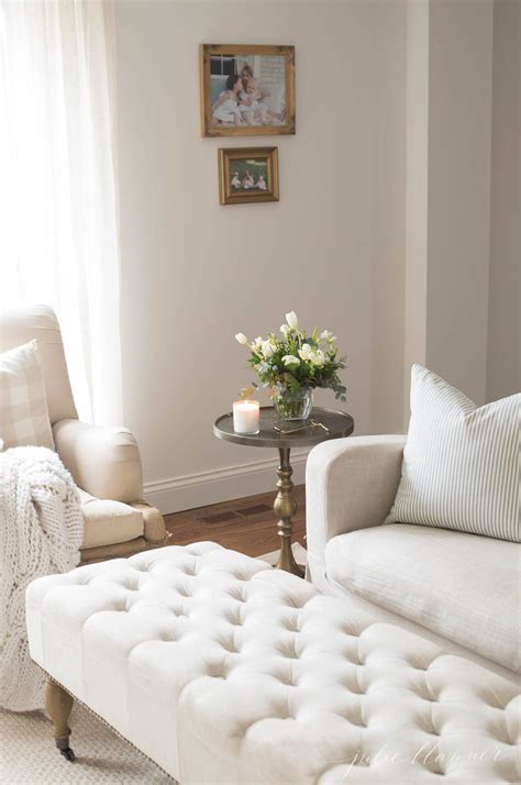 This living room defines a pure cloud of white with a few added decoration accents like frames and flowers to give a little contrast and color. Sherwin Williams Zurich White Paint Color | See How it ...