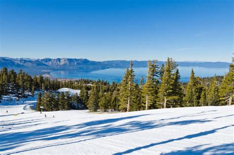 Lake Tahoe En Invierno Imagen De Archivo Imagen De Cumbres 107278089