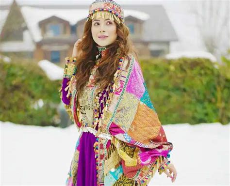 Add These Kashmir Inspired Outfit In Your Wardrobe To Get Fashionable
