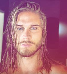 Find the perfect rurik gislason stock photo. Rurik Gislason, mediocampista. #ISL | Wolves, Arsenal ...