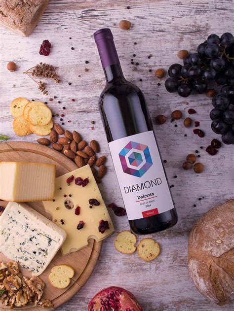 Download Free Red Wine Mockup | Mockuptree