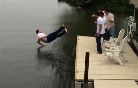 Wǒ fùqīn qīshíèr wǒ mǔqīn qīshí 我 父 親 七 十 二; 吃飛機的飛機？21張會讓你當機的「理解不能」驚奇照