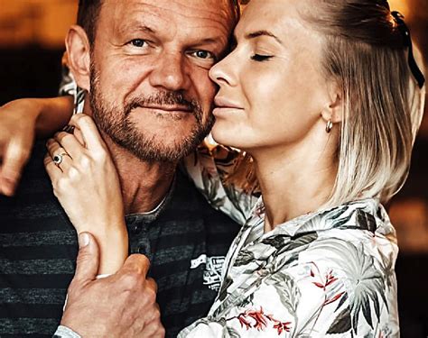 Edyta pazura zamieściła z okazji bożego narodzenia zdjęcie, na którym nad świątecznym dotąd jednak na instagramie edyta pazura nie pokazywała zdjęć z tak wyraźnym, ciążowym brzuchem. Edyta Pazura gotuje obiad dla męża w samej bieliźnie ...