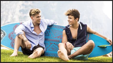 Io super fiera di luciano spinelli, lo seguo dall'inizio e sono così felice all'idea che ora possa vivere ho letto del coming out di luciano spinelli e sono andato a vedere chi fosse e qualche suo video. BENJI & FEDE grande ritorno live con lo "0+ Summer Tour ...
