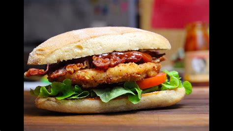Top each burger with a schnitzel. Bacon Schnitzel Burger - deutsches Grill- und BBQ-Rezept ...