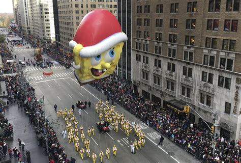 Spectators Flock to Thanksgiving Parade Despite Security Fears