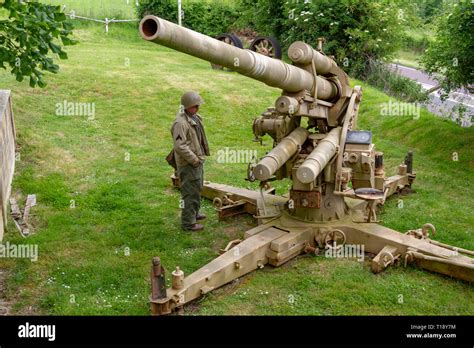 Eine Deutsche Flak 37 88mm Flak Gun Dead Mans Ecke Museum Mit Einem