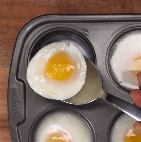 Muffin Pan Poached Eggs Recipe And Video Tiphero