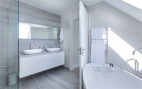 What Is a Jack and Jill Bathroom? Its 6 Benefits Explained