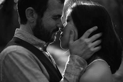 Ver Elopement Couple In Intimate Kiss Del Colaborador De Stocksy Jess Craven Stocksy