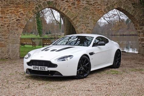 Photo Aston Martin V12 Vantage S Coupé Coupé 2015 Médiatheque