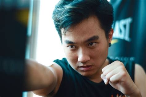 Bắt đầu biểu diễn trên sân khấu khi mới 3 tuổi, ca sĩ nhí được. Diễn viên Phạm Anh Tuấn ẩu đả, đánh nhau làm náo loạn phố ...