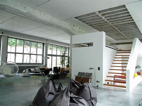Locationscout zeigt Loft in ehemaligem Fabrikgebäude