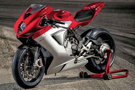 The mv agusta f3 675 redefined the concept of middleweight supersport bikes with the perfect balance between engine and chassis. 2014 MV Agusta F3 800 First Ride Review | GearOpen