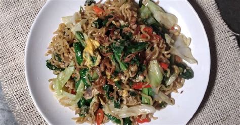 Hai semuanya,kali ini ak mau bikin sajian dari mie goreng instan kali ini ak bikin versi kuah yang nyemek dan bonus tips membuat telor yg utuh tidak ambyar ketika memasak. 7.131 resep mie instan goreng pedas enak dan sederhana ala ...
