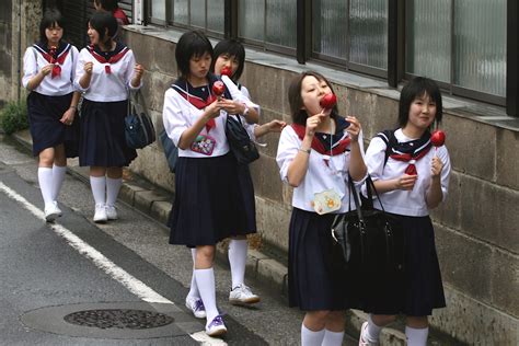 Filejapanese Schoolgirls Walking And Eating Wikimedia Commons