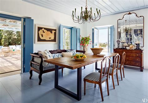 A dining room table and chairs may regularly sit four or six people, but what happens when it's your turn to host a holiday dinner? Tips to Mix and Match Dining Room Chairs Successfully ...