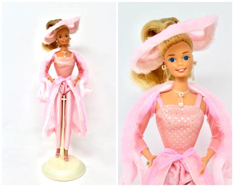 Világszerte Katasztrófa Síelés Barbie Pink Pretty Transzparens