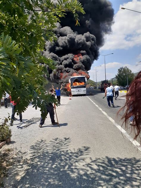 Balıkesir'in sındırgı ilçesinde çıkan yangında 5 ev kullanılamaz hale geldi. Balıkesir'de yolcu otobüsünde yangın: 5 ölü | NTV