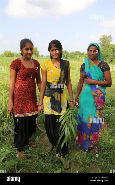 Village Women Near Goverdan Uttar Pradesh India Stock Photo Alamy