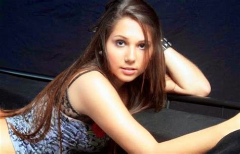 Conheço tuas curvas na palma da mão e o seu corpo na ponta da língua, escreveu a influencer, filha de renato gaúcho. Carol Portaluppi fala sobre a eliminação do Grêmio ...
