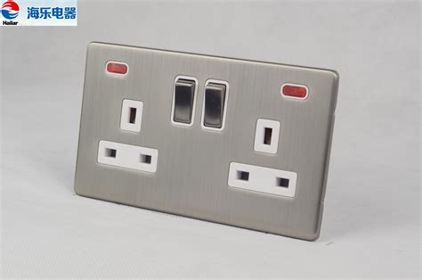 China 13a 2 Gang Double Pole Switched Socket With Indicator Light