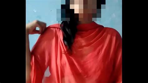 New Delhi Girl Sarah Azmeri Showing Her Boobs In Sex Chat Xnxx
