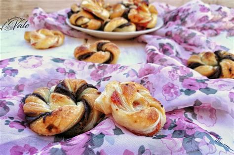 Una delle più golose ricette dolci con pasta sfoglia sono sicuramente questi cannoncini alla crema. GIRANDOLE DOLCI DI PASTA SFOGLIA con confettura e nutella