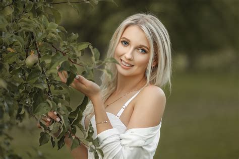 wallpaper blonde portrait smiling model women outdoors 1920x1280 wallpapermaniac