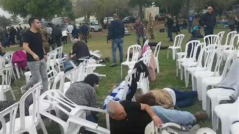 רקטה היא עצם גלילי שנע באמצעות מנוע רקטי ובניגוד לטיל אין לו מערכת ניווט והנחיה. ירי בעוטף עזה: רקטה פגעה במבנה בשער הנגב, שתיים יורטו
