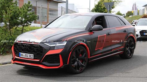 Audi Rs Q8 Erstmals Komplett Ungetarnt Mit Wilden Roten Details