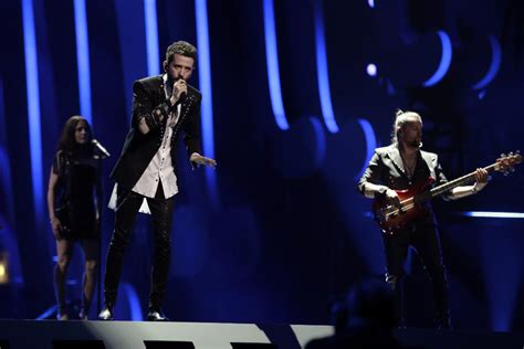 4 dos muitos vídeos produzidos com os italianos a animar o momento de quarentena por conta do surto de corona vírus que atacou fortemente aquele país. A Grande Final da Eurovisão vai começar!