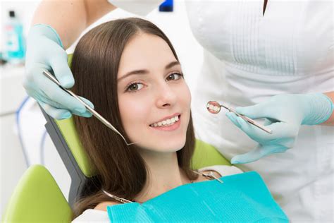 ¿qué Es Un Curetaje Dental Definición Adeslas Dental