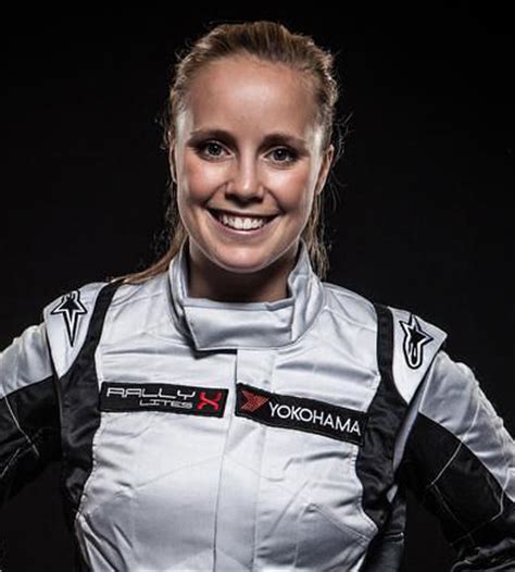 Hon bor tillsammans med jonas sundeby. Mikaela Åhlin-Kottulinsky | RallyX Nordic