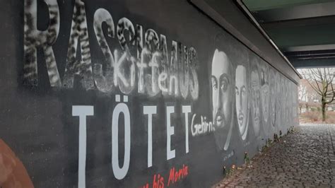 Die in den lokalen getöteten waren zwischen. Unbekannte beschmieren Graffiti für Hanau-Opfer unter ...