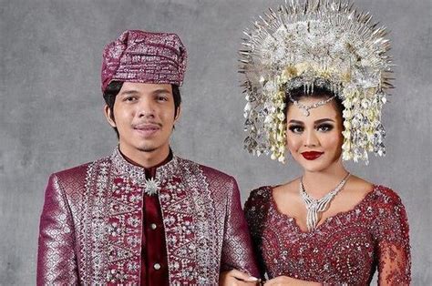 Pakaian Adat Sumatera Barat Disertai Fungsi Maknanya Hot Sex Picture