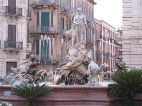 Fontana Di Diana In Syracuse Sicily Mermaids Of Earth