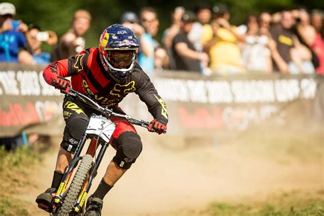 A tribute to stevie smith. Bici downhill: comprare o no una MTB downhill?