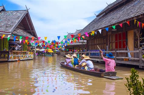 Pattaya Floating Market Thailand Keunikan Belanja Di Atas Air Paket