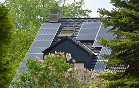 The basics of home solar are pretty simple. How Many Solar Panels Will Power Your Home? - Modernize