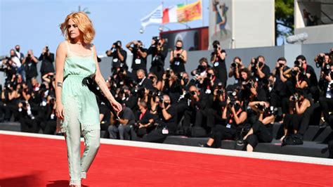 Kristen Stewart Dyes Her Hair Strawberry Blonde For The Venice Film