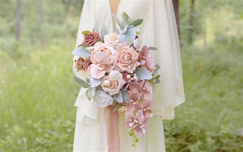 How To Make A Diy Cascading Bridal Bouquet Lings Moment
