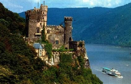 Bei einer reisen ans deutsche eck die sehenswürdigkeiten in koblenz entdecken. Umgebung