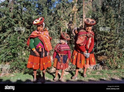 Quechua Indian Women Ollantaytambo Peru Stock Photo Alamy