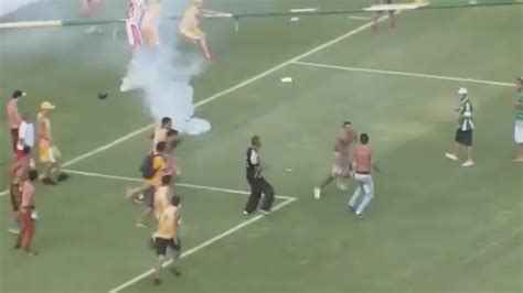 Video La batalla campal de jugadores e hinchas en duelo brasileño AS com